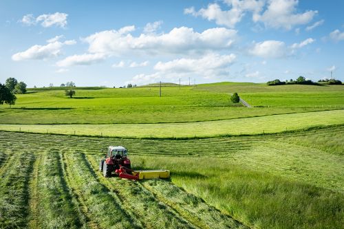 Feld mit Traktor